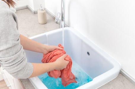 Como desentupir o tanque de lavar roupas com facilidade?